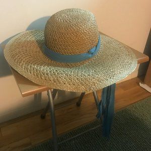 Women's straw beach/pool hat